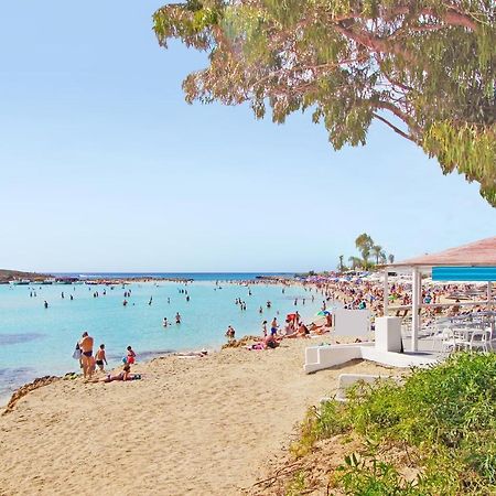 Villa Sunday Айя Напа Екстериор снимка