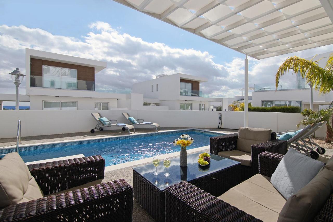 Villa Sunday Айя Напа Екстериор снимка