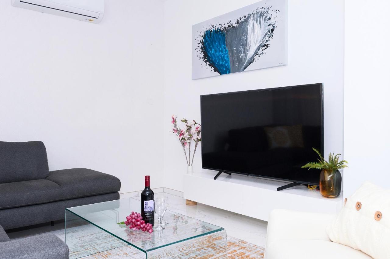 Villa Sunday Айя Напа Екстериор снимка