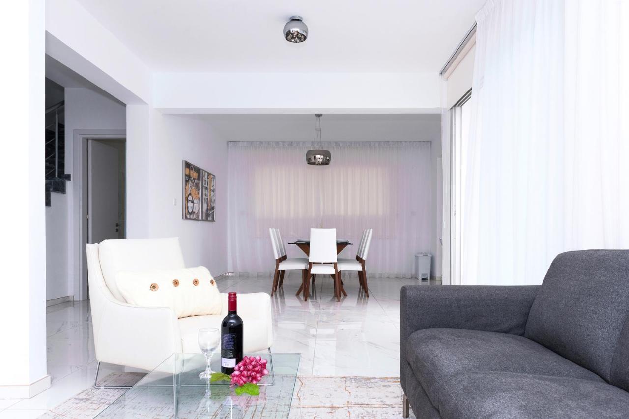 Villa Sunday Айя Напа Екстериор снимка